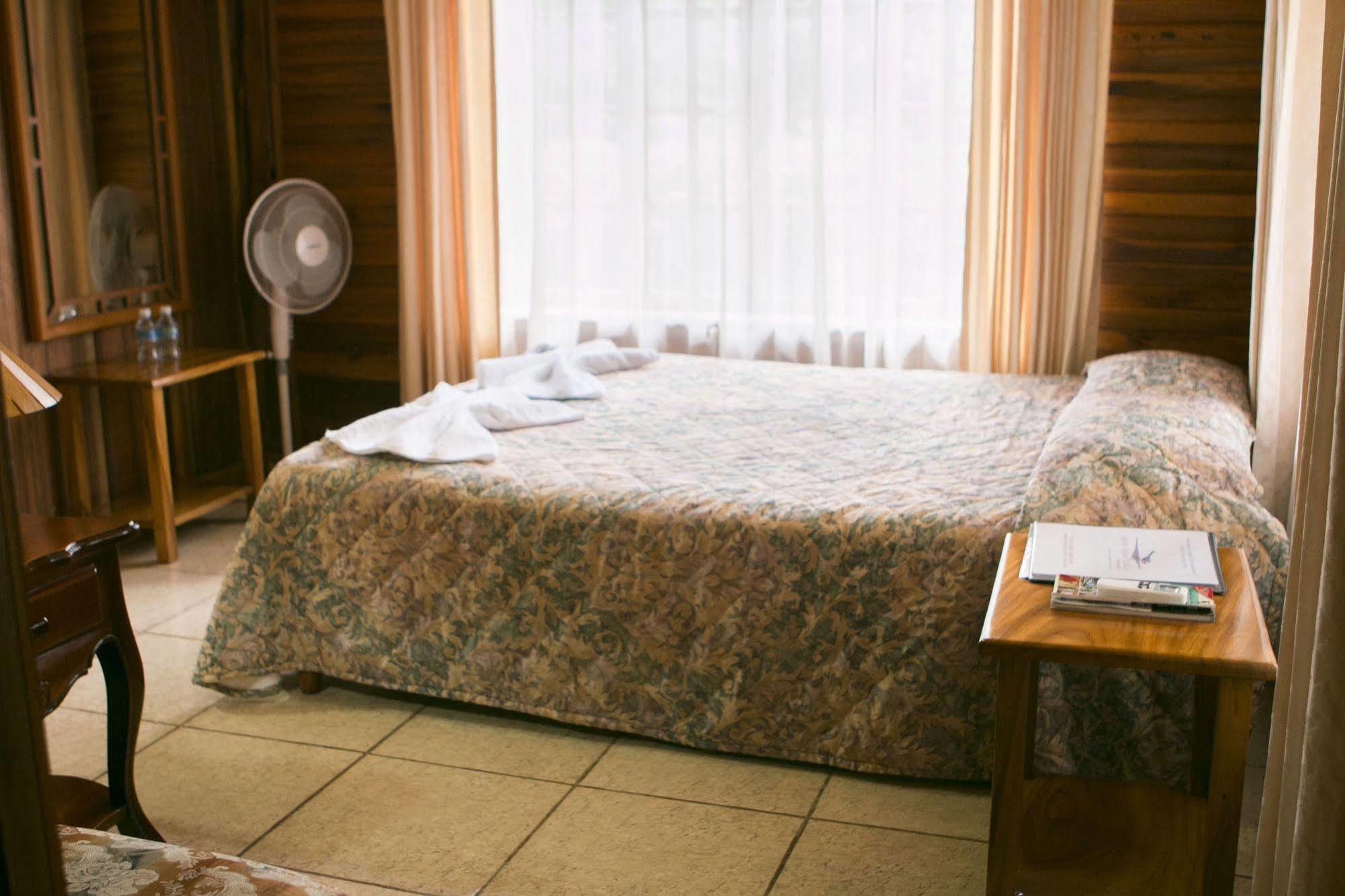 Santa Elena Lodge Cuajiniquil ภายนอก รูปภาพ
