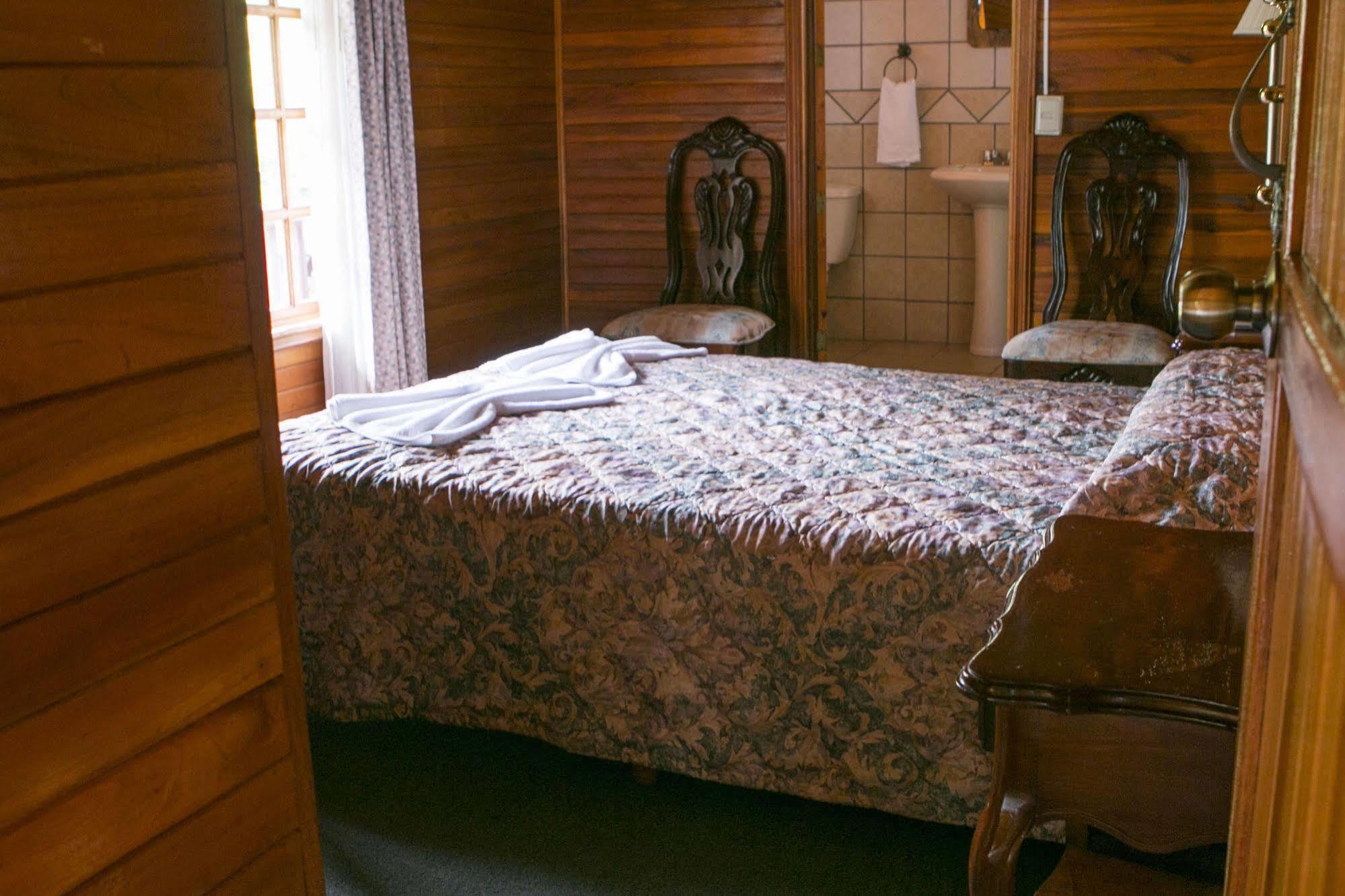 Santa Elena Lodge Cuajiniquil ภายนอก รูปภาพ