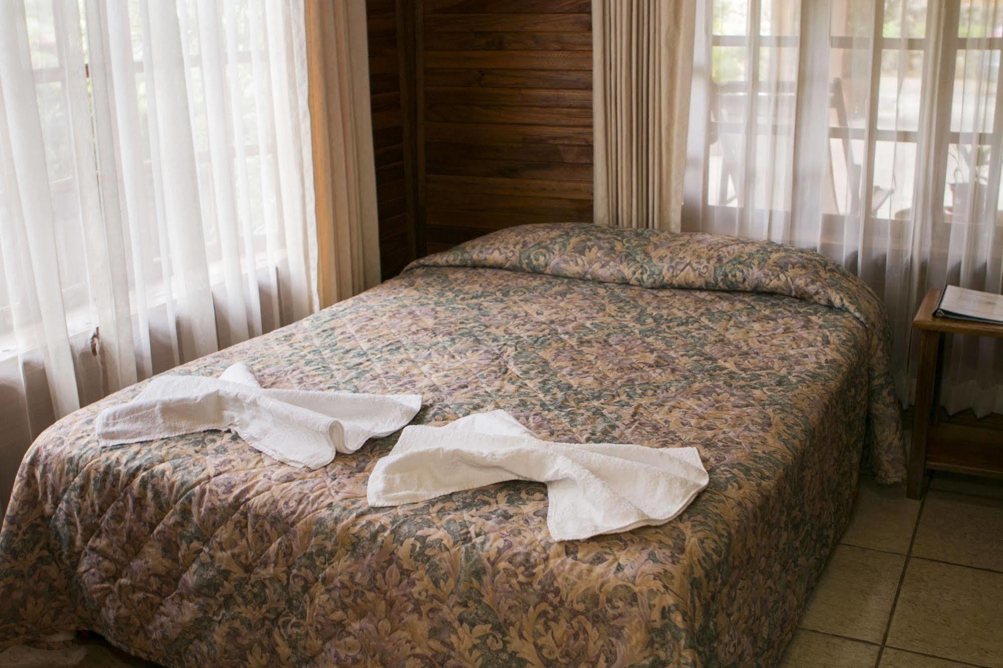 Santa Elena Lodge Cuajiniquil ภายนอก รูปภาพ