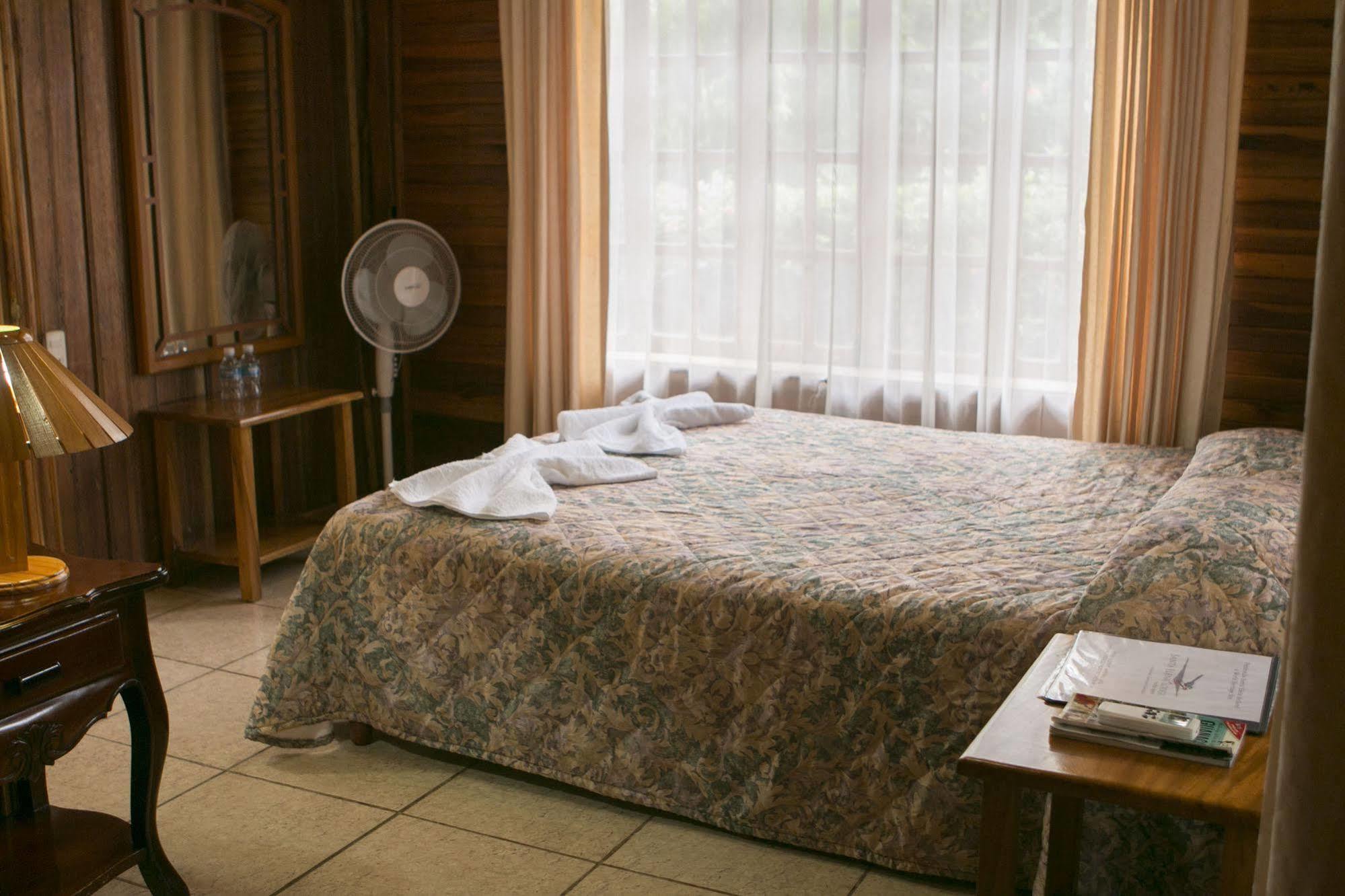 Santa Elena Lodge Cuajiniquil ภายนอก รูปภาพ